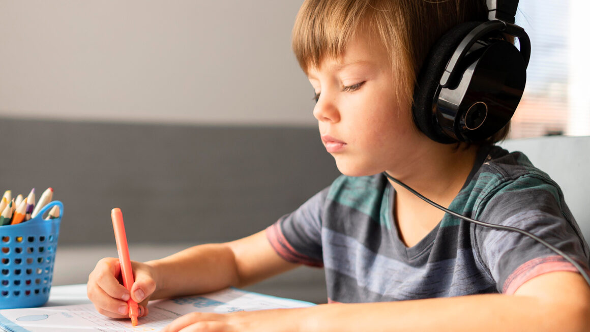 child-wearing-headphones-attending-virtual-classes Art-Hit